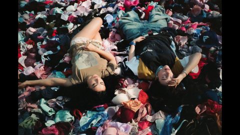 Guess – Charli XCX con Billie Eilish